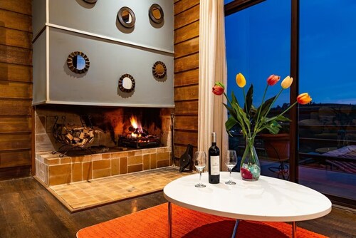 Spectacular house with jacuzzi, fireplace and BBQ in the mountains of Zarcero