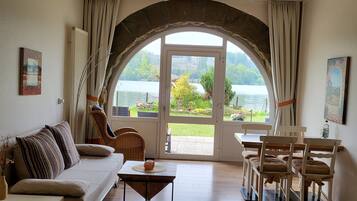 Fernseher, Tischtennisplatte