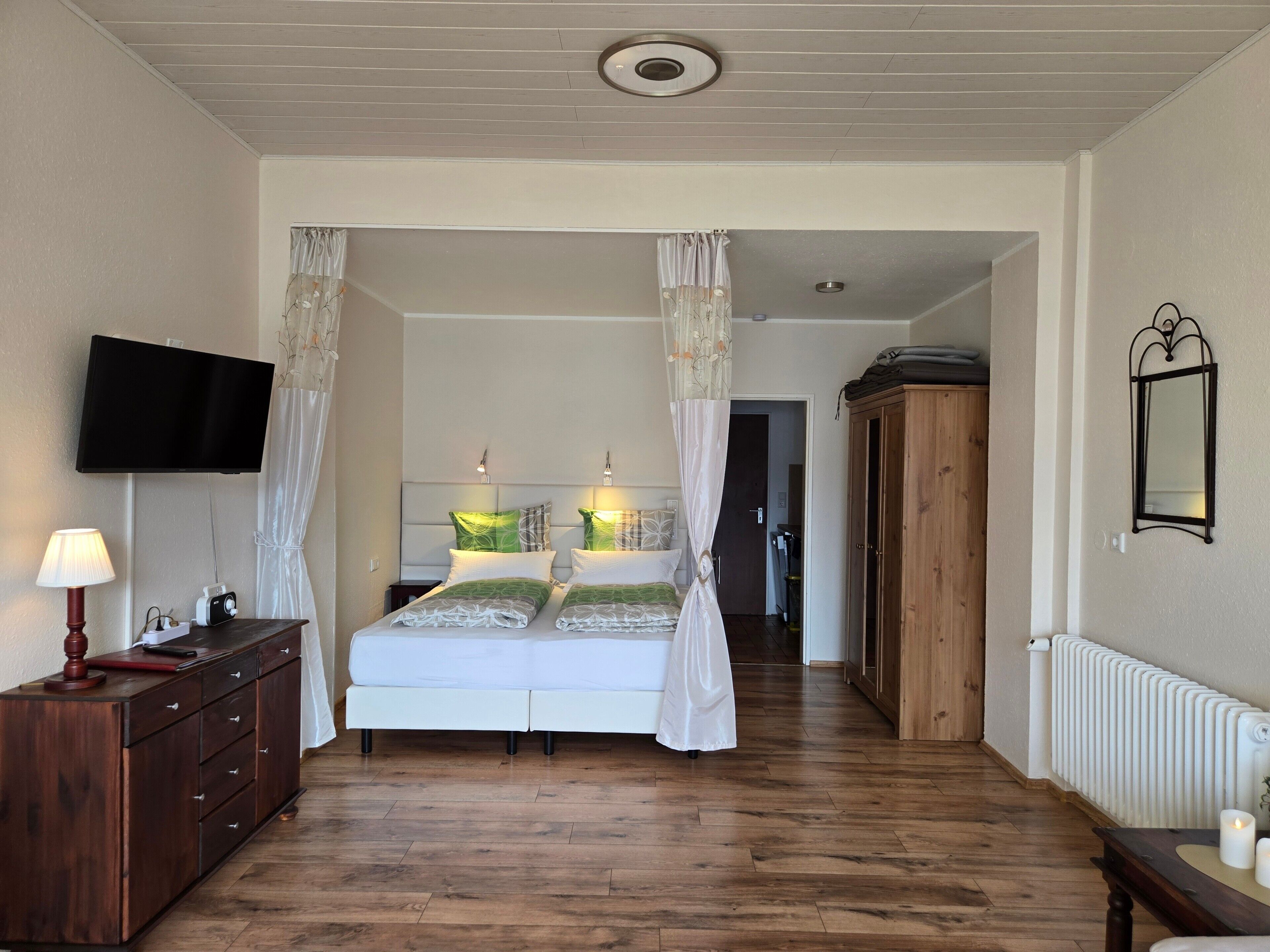 1 bedroom, WiFi, bed sheets