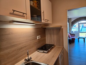 Kühlschrank, Ofen, Herdplatte, Geschirrspüler