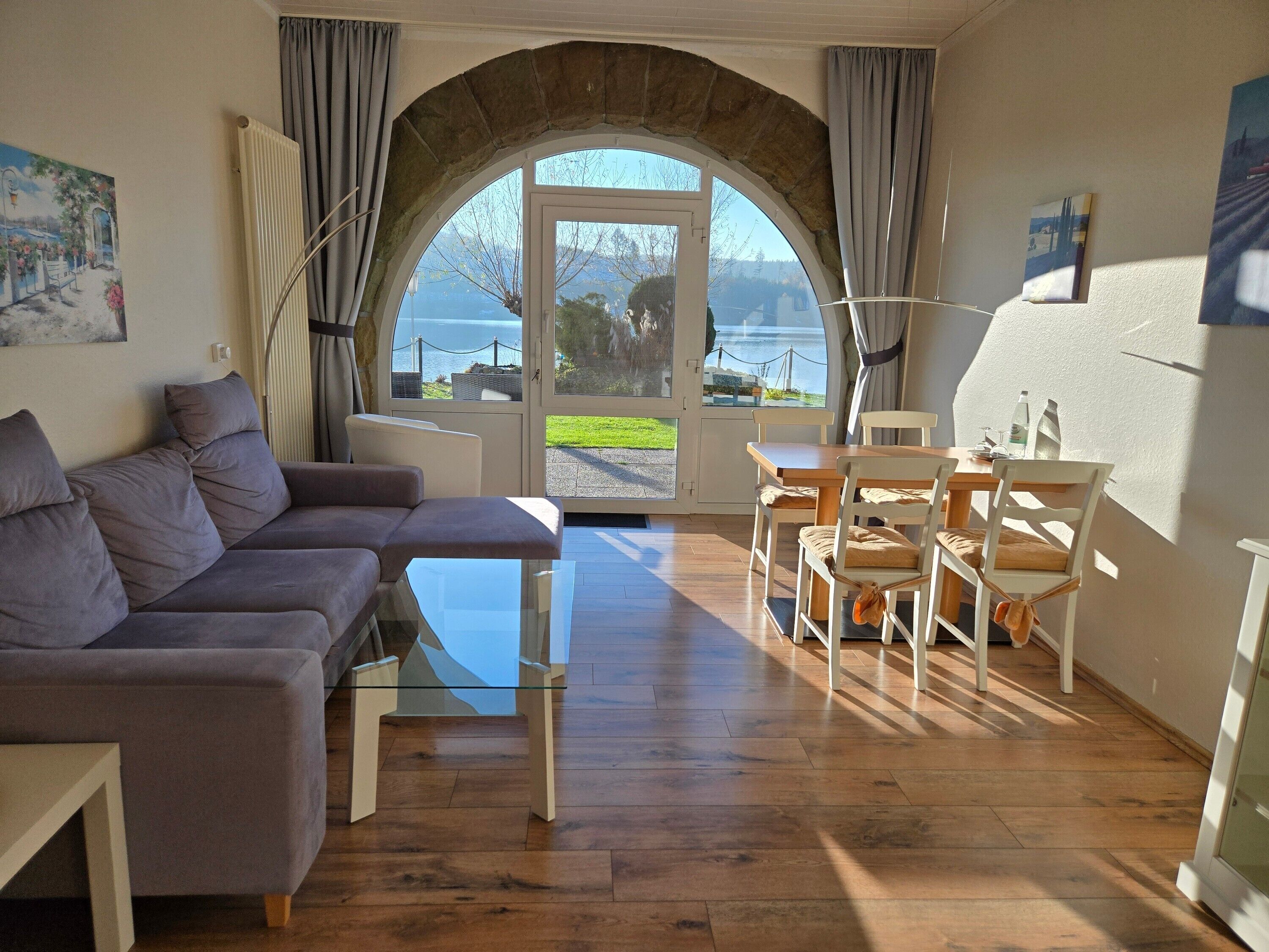 Fernseher, Tischtennisplatte