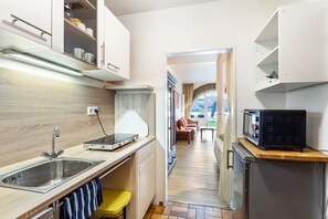 Kylskåp, ugn, spishäll och diskmaskin