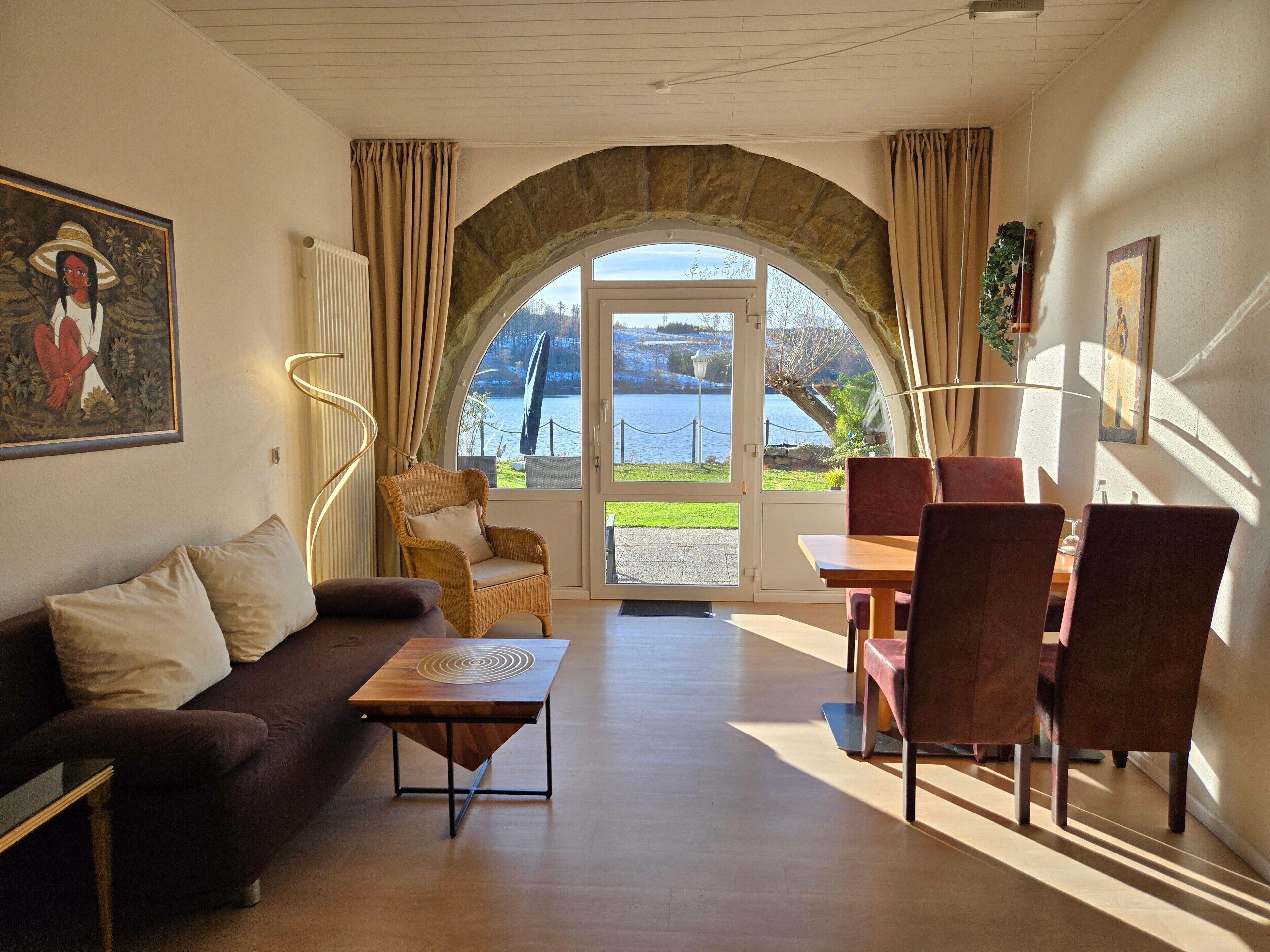 Fernseher, Tischtennisplatte