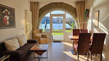 Fernseher, Tischtennisplatte