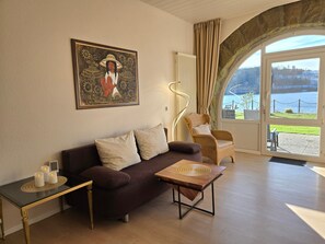 TV, ping pong - Strandhof Möhnesee Apartment Directly on the Lake (Möhnesee)