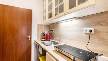 Kühlschrank, Ofen, Herdplatte, Geschirrspüler