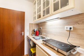 Kylskåp, ugn, spishäll och diskmaskin