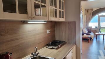 Kühlschrank, Ofen, Herdplatte, Geschirrspüler