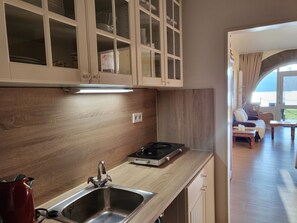 Kühlschrank, Ofen, Herdplatte, Geschirrspüler