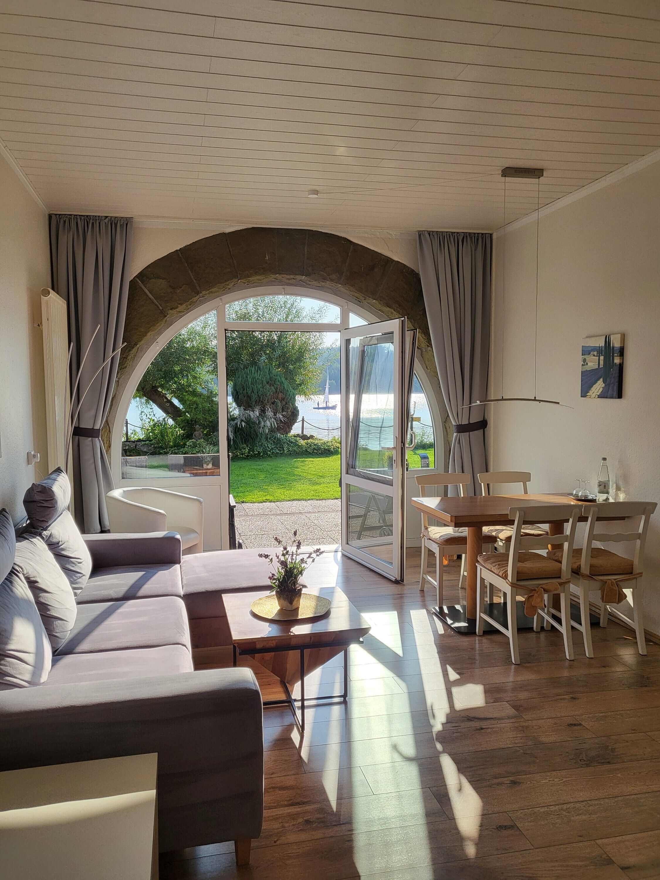 Fernseher, Tischtennisplatte