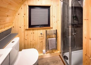 Bathroom - Luxury Castle Pod with Hot Tub Pet Friendly (Haltwhistle)