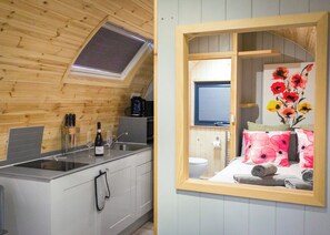 Interior - Luxury Castle Pod with Hot Tub Pet Friendly (Haltwhistle)