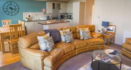 Luxury Holiday Lodge with Hot Tub