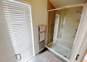 Bathroom - Luxury Holiday Lodge with Hot Tub (Haltwhistle)