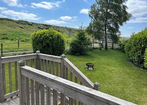 Property grounds - Luxury Holiday Lodge with Hot Tub (Haltwhistle)