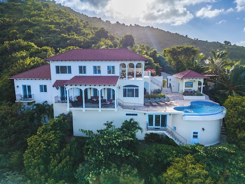AnaCapri Estate-Beautiful Caribbean Villa with pool and sea views