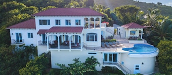 AnaCapri Estate-Beautiful Caribbean Villa with pool and sea views
