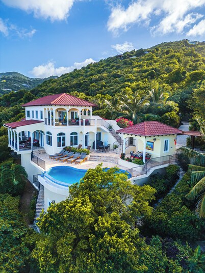 AnaCapri Estate-Beautiful Caribbean Villa with pool and sea views