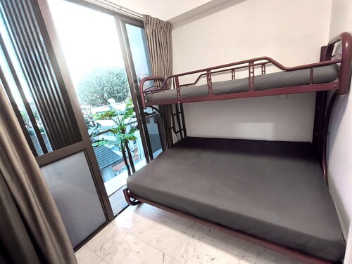 Comfortable Condo Room Living for two!  8 Mins to MRT