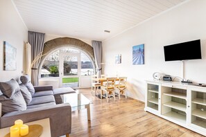 Fernseher, Tischtennisplatte
