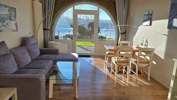 Fernseher, Tischtennisplatte