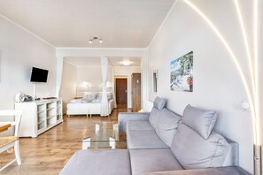 Tv och ett bordtennisbord