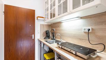 Kühlschrank, Ofen, Herdplatte, Geschirrspüler