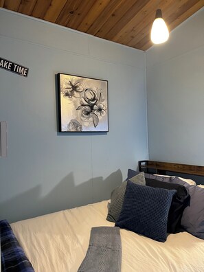 3 bedrooms, free WiFi, bed sheets - Cozy, Clean Lakefront Cabin on Emma Lake (Christopher Lake)