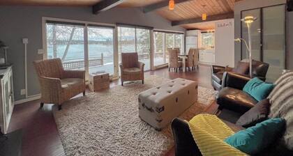 Cozy, Clean Lakefront Cabin on Emma Lake