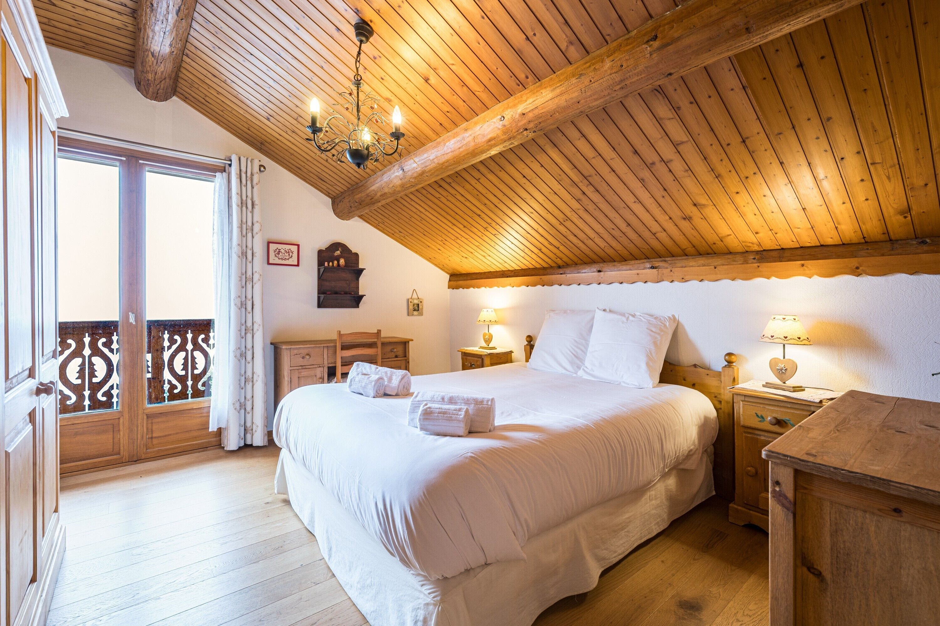 4 makuuhuonetta, silitysrauta/-lauta, Wi-Fi, vuodevaatteet