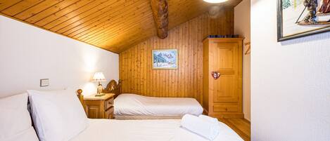 4 chambres, fer et planche à repasser, Wi-Fi, draps fournis