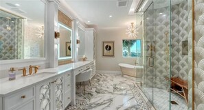 Shower, hair dryer, towels, soap - NEW! Bayfront Oasis with Pool, Dock & Sunset Views – Minutes to Siesta Key! (Sarasota)