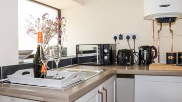 Utensilis de cuina, vaixella i coberteria