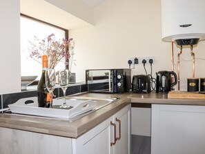 Dụng cụ nấu nướng/bát dĩa/dao nĩa 