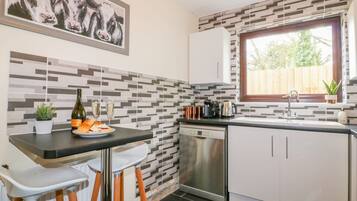 Cookware/dishes/utensils