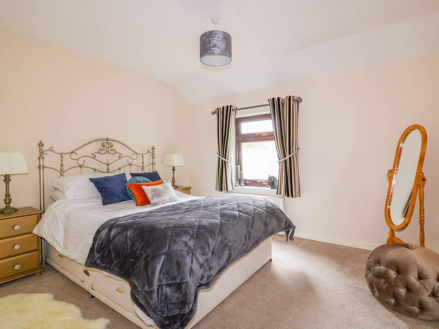 2 室のベッドルーム、客室ごとに異なる装飾、客室ごとに異なるインテリア、WiFi (無料)