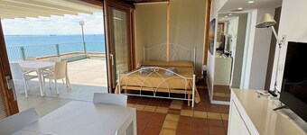 La Suite Del Mare: Sea View Penthouse, 200sqm Terrace and Private Parking