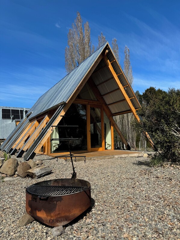 Superior Cabin, Garden View | BBQ/picnic area