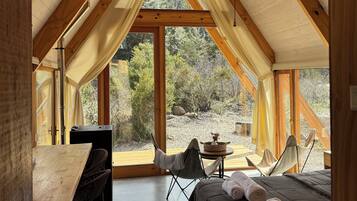 Pillowtop-bedden, verduisterende gordijnen, gratis wifi, beddengoed