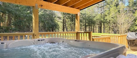 Outdoor spa tub