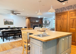 Dining - SweetBearoline- Hot tub, Pool Table, Spacious (Killington)