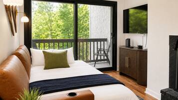 2 bedrooms, travel crib, WiFi, bed sheets