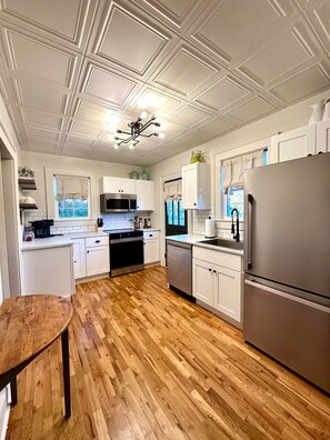 Stovetop - The Gathering Place, Sleeps 12! (Hickory)