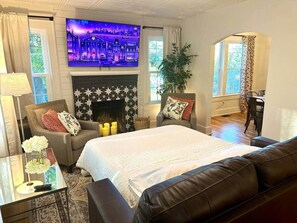 4 bedrooms, iron/ironing board, WiFi, bed sheets - The Gathering Place, Sleeps 12! (Hickory)