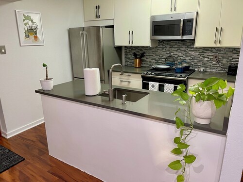 Cozy 1-bedroom Condo - Austin - Fitness Room - Pool - Reading Room w/ Creek view