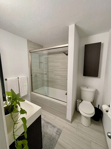 Cozy 1-bedroom Condo - Austin - Fitness Room - Pool - Reading Room w/ Creek view