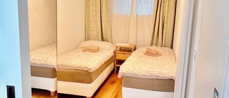 2 عدّة غرف نوم ومكواة/لوح كي وواي فاي وملاءات أسرّة