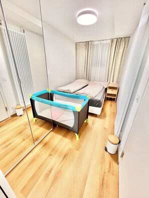 2 chambres, fer et planche à repasser, Wi-Fi, draps fournis