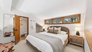 3 bedrooms, desk, iron/ironing board, WiFi