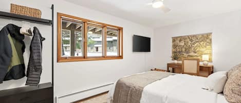 3 bedrooms, desk, iron/ironing board, WiFi